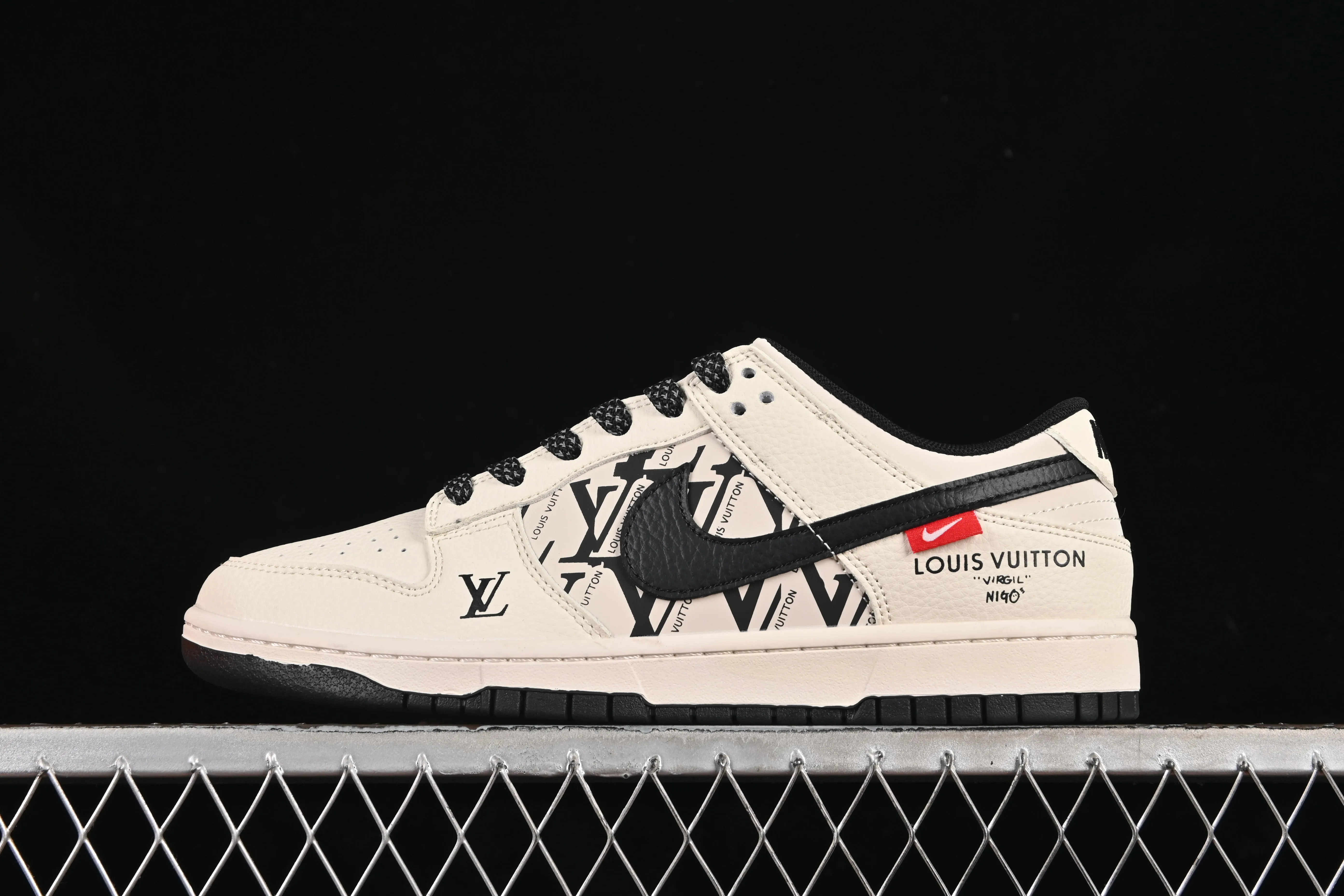 All categories Nk SB Dunk Series Nk SB Dunk Low High-end customized low-top sneakers Nike SB Dunk Low LV co-branded printed beige high-end customized low-top casual sneakers QW5836-021